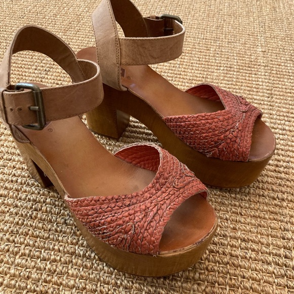 MIA Anthropologie wooden leather platform sandals heels - Picture 5 of 6